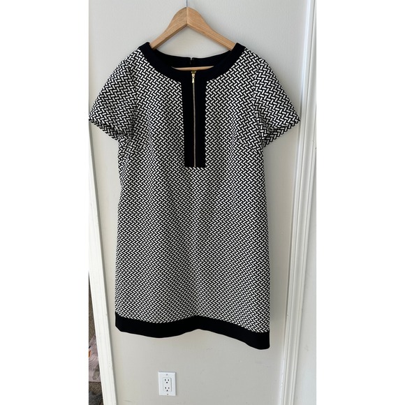 Tahari Arthur S. Levine Dresses & Skirts - Tahari Arthur S. Levine Black White Geometric Shift Dress Half Zip Size 12